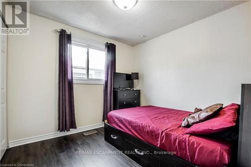 24 Bow Valley Drive, Hamilton, ON - Indoor Photo Showing Bedroom