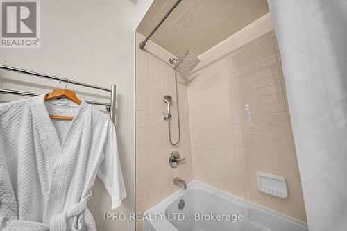 123 - 100 Dufay Road, Brampton, ON - Indoor Photo Showing Bathroom