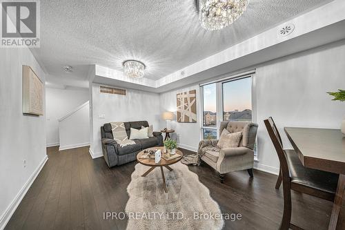 123 - 100 Dufay Road, Brampton, ON - Indoor Photo Showing Living Room