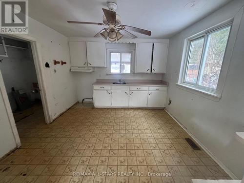 23 Lindell Road, Georgina (Pefferlaw), ON - Indoor Photo Showing Kitchen