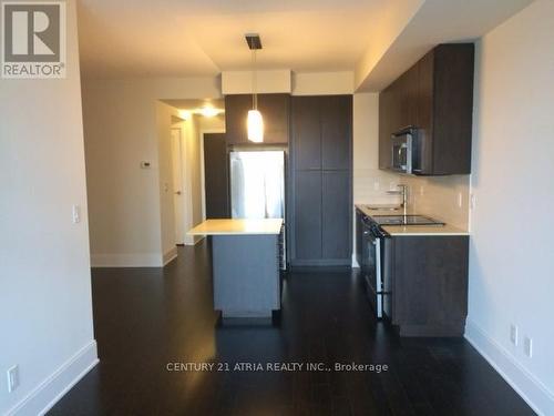 606 - 25 Broadway Avenue, Toronto, ON - Indoor Photo Showing Kitchen