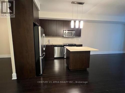 606 - 25 Broadway Avenue, Toronto, ON - Indoor Photo Showing Kitchen With Upgraded Kitchen