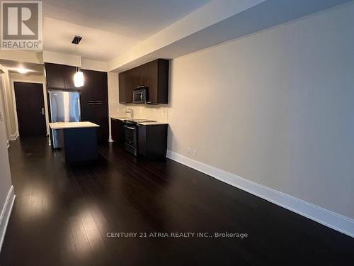 606 - 25 Broadway Avenue, Toronto, ON - Indoor Photo Showing Kitchen