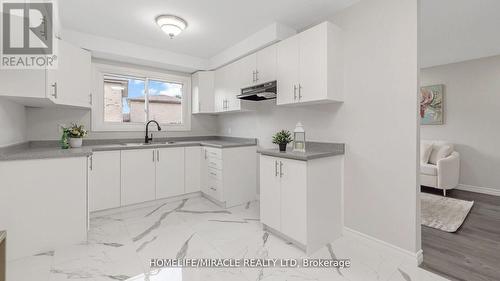 1575 Shale Oak Mews, Mississauga, ON - Indoor Photo Showing Kitchen