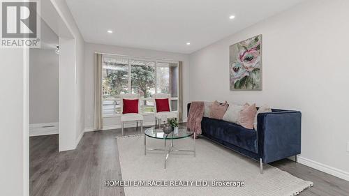 1575 Shale Oak Mews, Mississauga, ON - Indoor Photo Showing Living Room