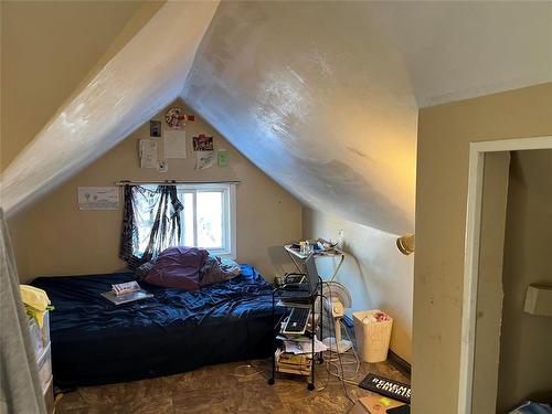 430 13Th Street, Brandon, MB - Indoor Photo Showing Bedroom