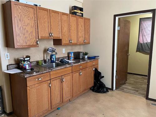 430 13Th Street, Brandon, MB - Indoor Photo Showing Kitchen