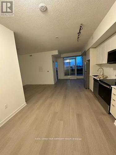 207 - 859 The Queensway, Toronto, ON - Indoor Photo Showing Kitchen