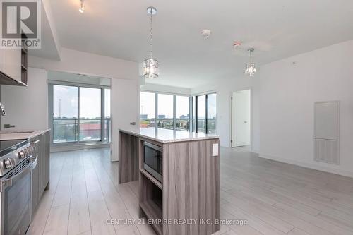 502 - 31 Tippett Road, Toronto, ON - Indoor Photo Showing Kitchen