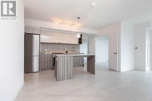 502 - 31 Tippett Road, Toronto, ON - Indoor Photo Showing Kitchen