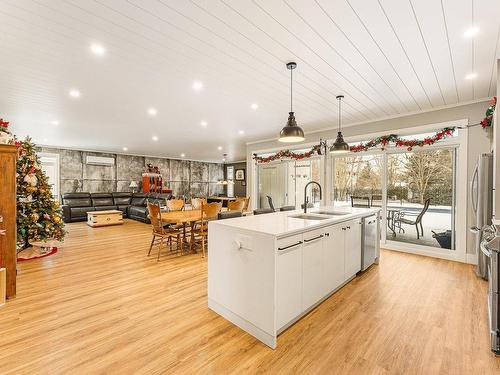 Overall view - 124 Rue Des Sittelles, Brigham, QC - Indoor Photo Showing Kitchen With Upgraded Kitchen