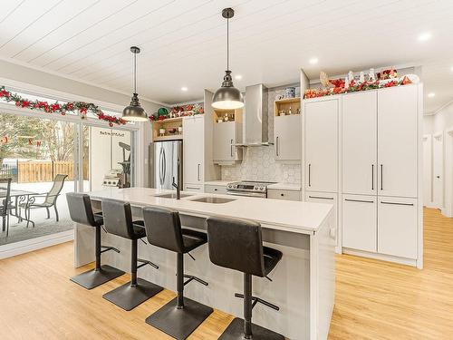 Kitchen - 124 Rue Des Sittelles, Brigham, QC - Indoor Photo Showing Kitchen With Upgraded Kitchen