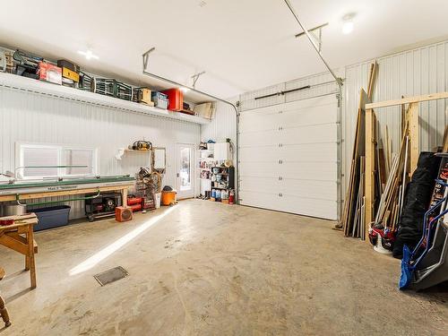 Garage - 124 Rue Des Sittelles, Brigham, QC - Indoor Photo Showing Garage