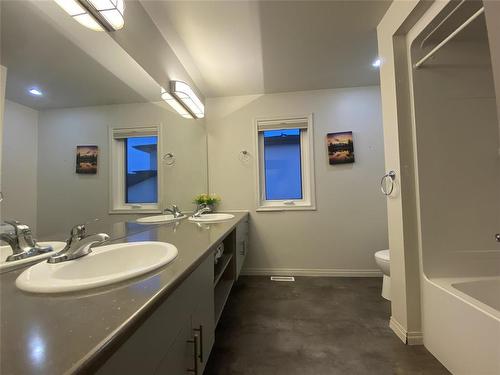 4 Ingstad Way, Brandon, MB - Indoor Photo Showing Bathroom