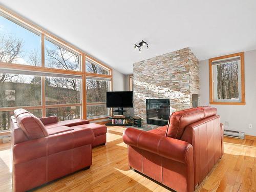 Living room - 11 346E Avenue, Saint-Hippolyte, QC - Indoor Photo Showing Living Room With Fireplace