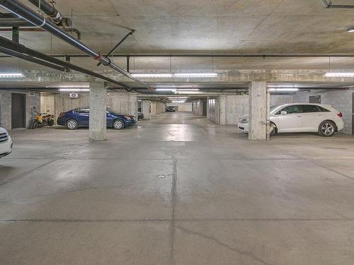 Parking - 409-1550 Rue St-Louis, Montréal (Saint-Laurent), QC - Indoor Photo Showing Garage