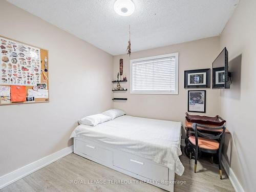 2-1506 Dufferin St, Whitby, ON - Indoor Photo Showing Bedroom