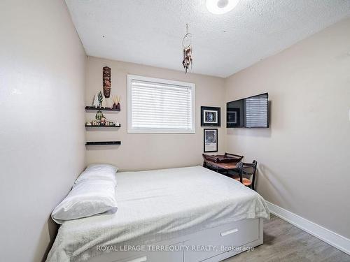 2-1506 Dufferin St, Whitby, ON - Indoor Photo Showing Bedroom