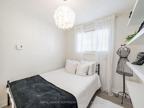 2-1506 Dufferin St, Whitby, ON - Indoor Photo Showing Bedroom