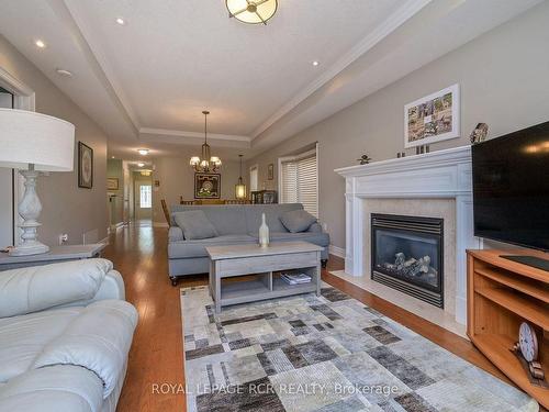 188 Ridge Way, New Tecumseth, ON - Indoor Photo Showing Living Room With Fireplace