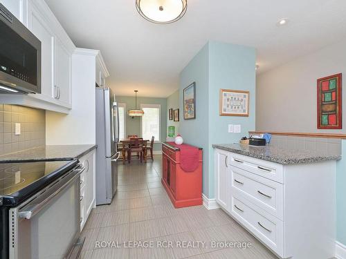 188 Ridge Way, New Tecumseth, ON - Indoor Photo Showing Kitchen