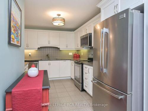 188 Ridge Way, New Tecumseth, ON - Indoor Photo Showing Kitchen With Upgraded Kitchen