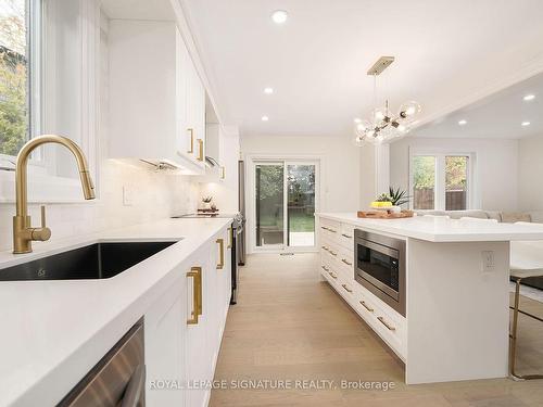 52 Watt St, Guelph, ON - Indoor Photo Showing Kitchen With Upgraded Kitchen