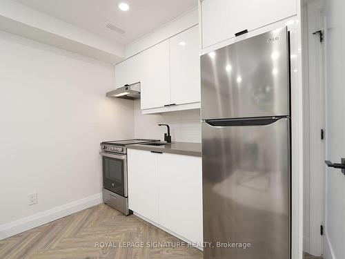 52 Watt St, Guelph, ON - Indoor Photo Showing Kitchen