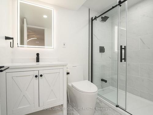 52 Watt St, Guelph, ON - Indoor Photo Showing Bathroom