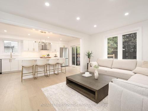 52 Watt St, Guelph, ON - Indoor Photo Showing Living Room