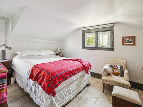 65 Queen St, St. Catharines, ON - Indoor Photo Showing Bedroom