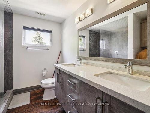 65 Queen St, St. Catharines, ON - Indoor Photo Showing Bathroom