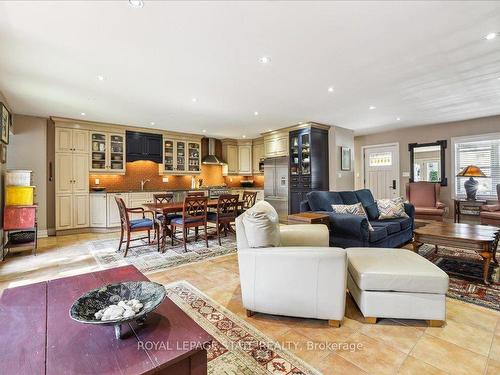 65 Queen St, St. Catharines, ON - Indoor Photo Showing Living Room