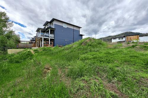 2730 Beachmount Crescent, Kamloops, BC - Outdoor