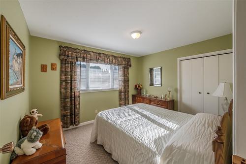 149 Pineview Drive, Kaleden, BC - Indoor Photo Showing Bedroom