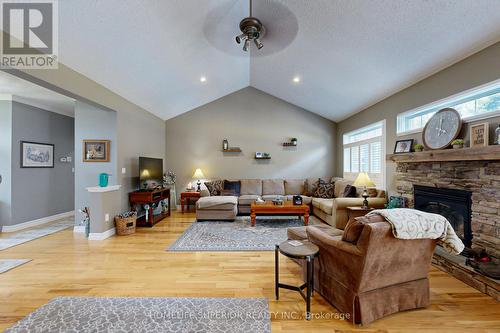 4568 Paynes Crescent, Clarington, ON - Indoor Photo Showing Living Room With Fireplace