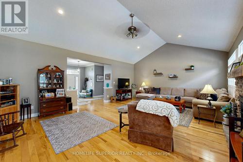 4568 Paynes Crescent, Clarington, ON - Indoor Photo Showing Living Room