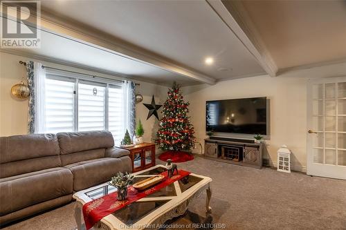 147 Crystal Drive, Chatham, ON - Indoor Photo Showing Living Room