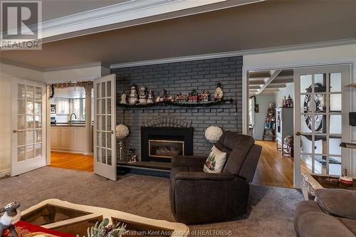 147 Crystal Drive, Chatham, ON - Indoor Photo Showing Living Room With Fireplace