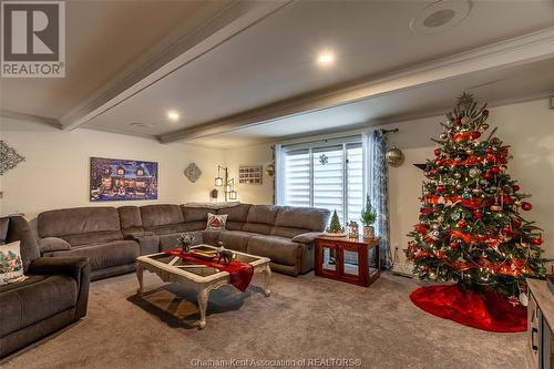 147 Crystal Drive, Chatham, ON - Indoor Photo Showing Living Room