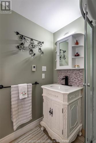 147 Crystal Drive, Chatham, ON - Indoor Photo Showing Bathroom