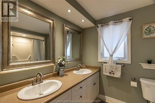 147 Crystal Drive, Chatham, ON - Indoor Photo Showing Bathroom