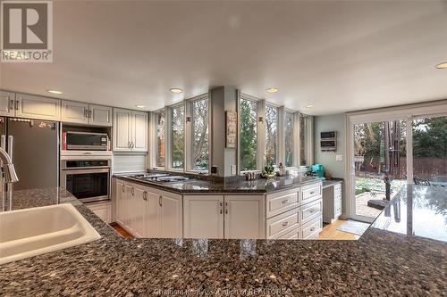 147 Crystal Drive, Chatham, ON - Indoor Photo Showing Kitchen