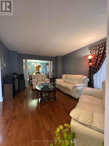 1612 Moongate Crescent, Mississauga, ON - Indoor Photo Showing Living Room