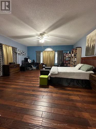 1612 Moongate Crescent, Mississauga, ON - Indoor Photo Showing Bedroom