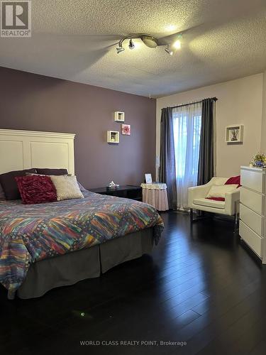 1612 Moongate Crescent, Mississauga, ON - Indoor Photo Showing Bedroom