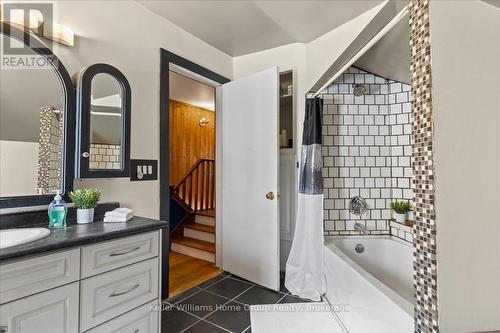 363 Argyle Avenue N, North Perth (32 - Listowel), ON - Indoor Photo Showing Bathroom