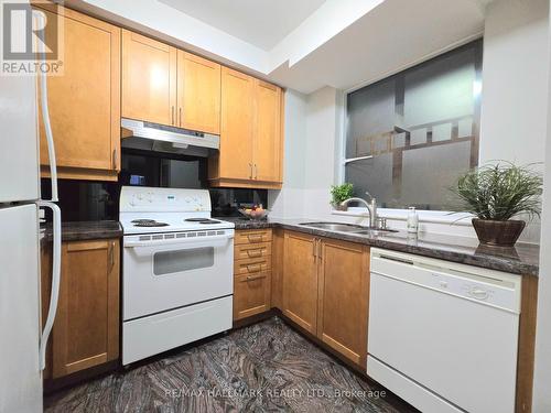 1203 - 55 Bloor Street E, Toronto, ON - Indoor Photo Showing Kitchen