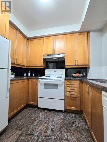 1203 - 55 Bloor Street E, Toronto, ON - Indoor Photo Showing Kitchen