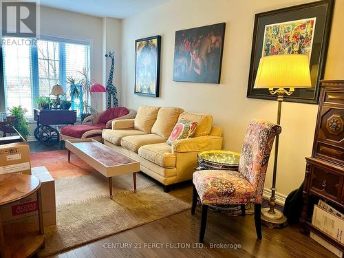 1882 Donald Cousens Parkway, Markham, ON - Indoor Photo Showing Living Room